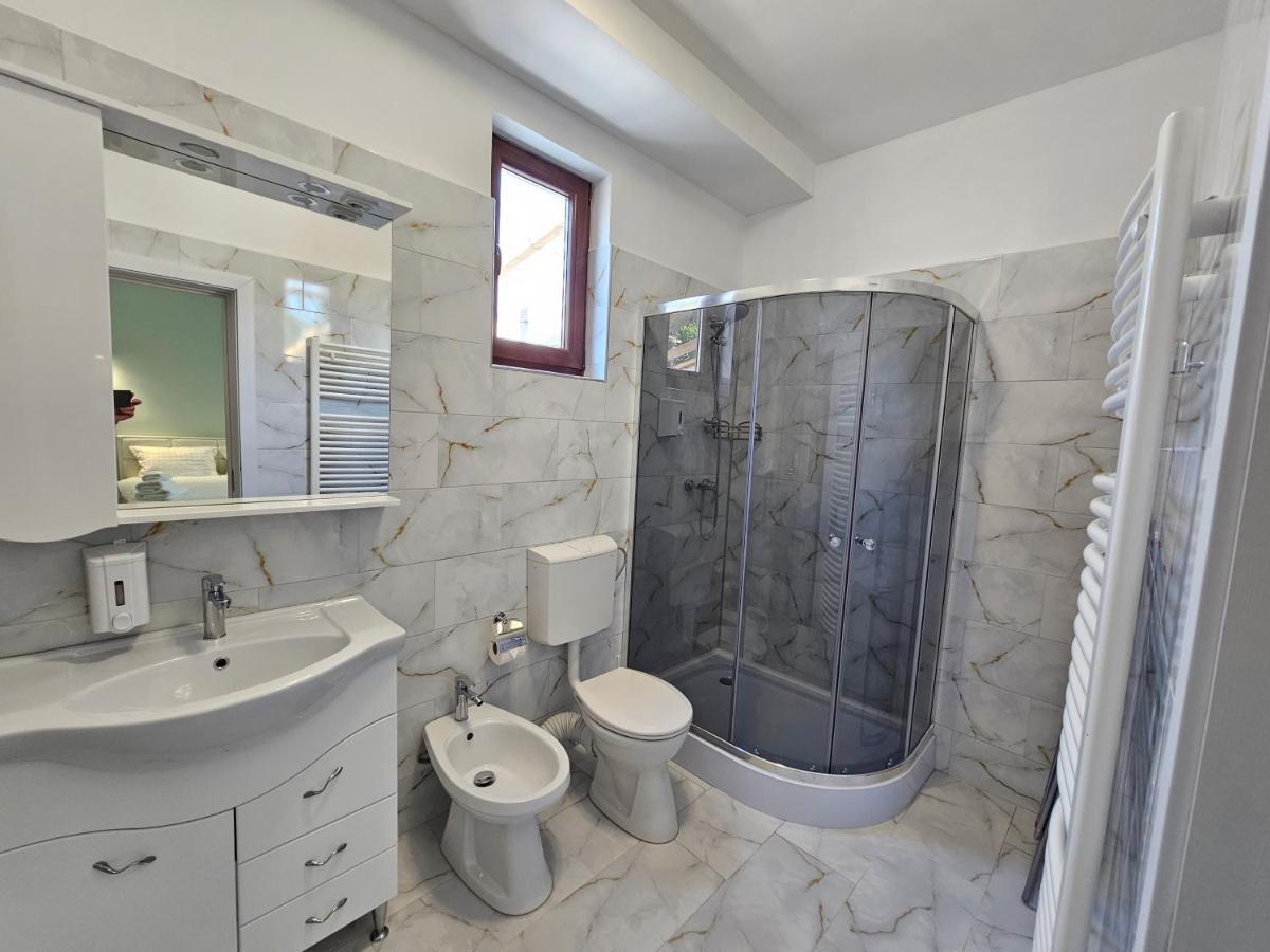 Bed and Breakfast Colt De Rai Hirtoape Екстер'єр фото
